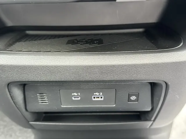 セレナ(ニッサン)eパワー オーテック アラウンドビューモニター 12.3ナビ登録済未使用車 21