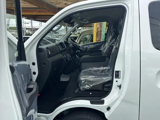キャラバン(ニッサン)2.0 ロングGRANDプレミアム GX登録済未使用車 3