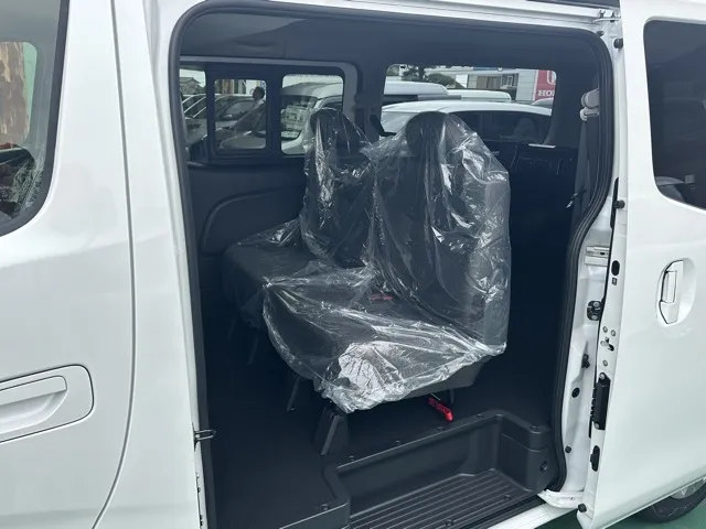 キャラバン(ニッサン)2.0 ロングGRANDプレミアム GX登録済未使用車 4