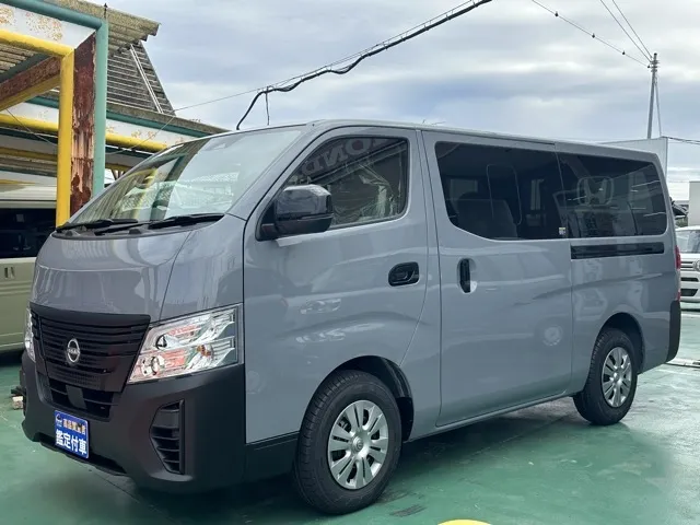 キャラバン(ニッサン)ロング プレミアムGX アウトドアブラックED登録済未使用車 1