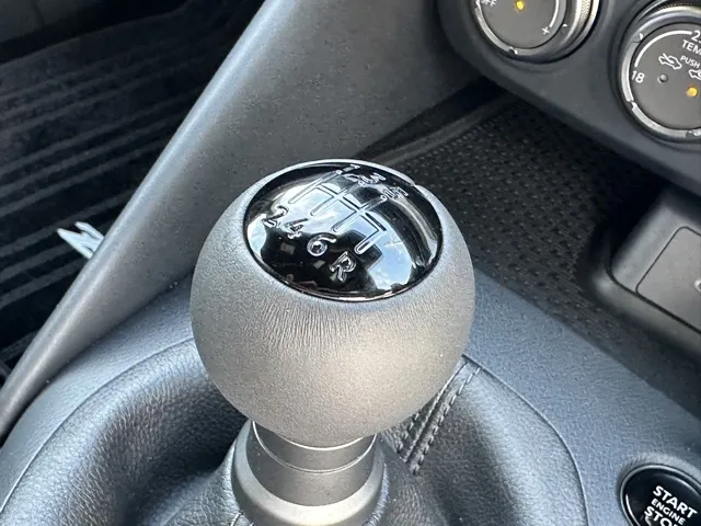 フェアレディZ(ニッサン)バージョンST 6MT登録済未使用車 12