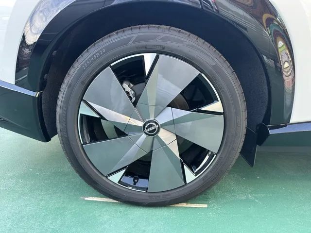 アリア(ニッサン)B9 e-4ORCE リミテッド登録済未使用車 10