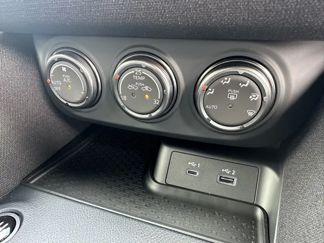 フェアレディZ(ニッサン)ベースグレード 6MT登録済未使用車 18