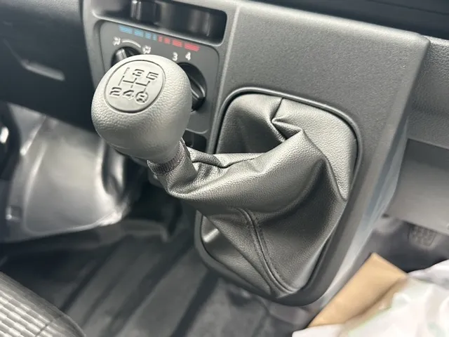 ハイゼット(ダイハツ)デラックス 4WD MT届出済未使用車 17