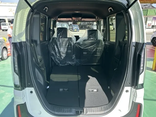 N-BOX(ホンダ)N-BOXカスタムターボ届出済未使用車 11
