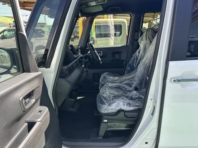 N-BOX(ホンダ)N-BOXカスタムターボ届出済未使用車 3