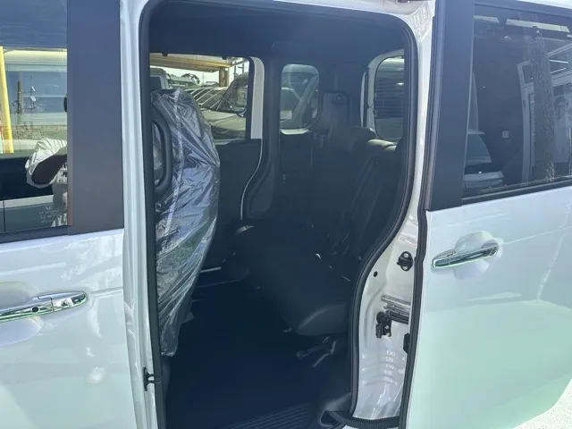 N-BOX(ホンダ)N-BOXカスタムターボ届出済未使用車 4