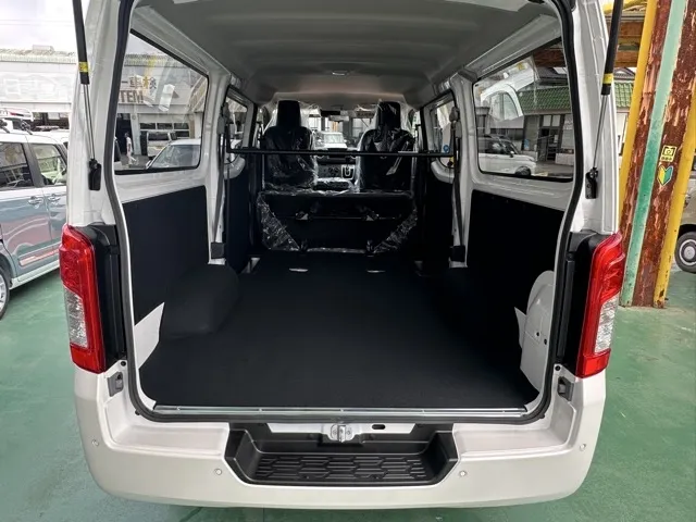 キャラバン(ニッサン)ロング EX 6人 LEDライト登録済未使用車 10