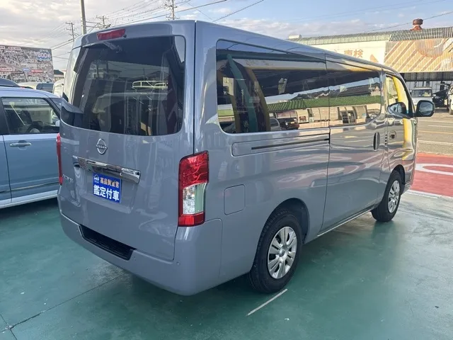 キャラバン(ニッサン)ロング EX 6人 LEDライト登録済未使用車 10