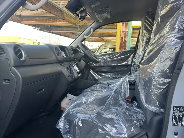 キャラバン(ニッサン)ロング EX 6人 LEDライト登録済未使用車 3