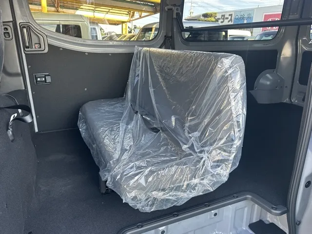 キャラバン(ニッサン)ロング EX 6人 LEDライト登録済未使用車 4