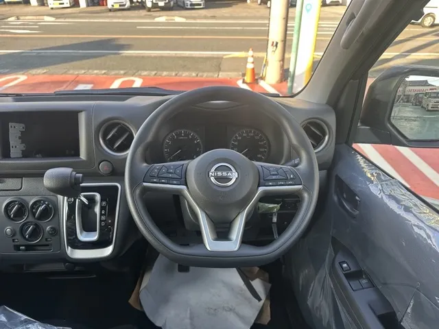 キャラバン(ニッサン)ロング EX 6人 LEDライト登録済未使用車 6