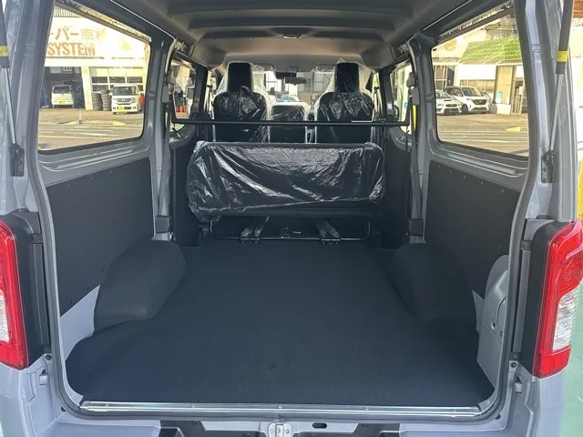 キャラバン(ニッサン)ロング EX 6人 LEDライト登録済未使用車 7