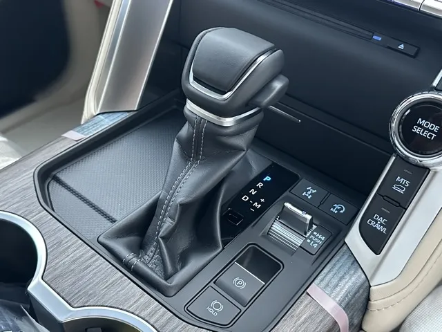 ランドクルーザー(トヨタ)ZX ７人 ガソリン メーカーOP多数登録済未使用車 16