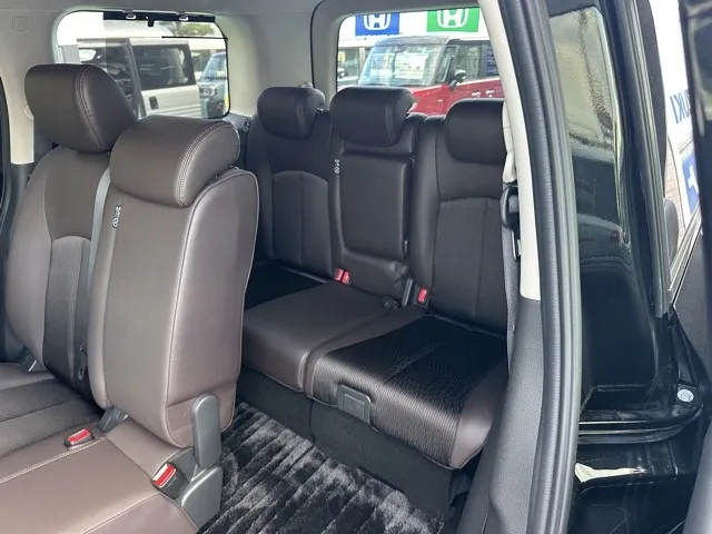 エルグランド(ニッサン)350ハイウェイスター 8人ディーラ-試乗車 8