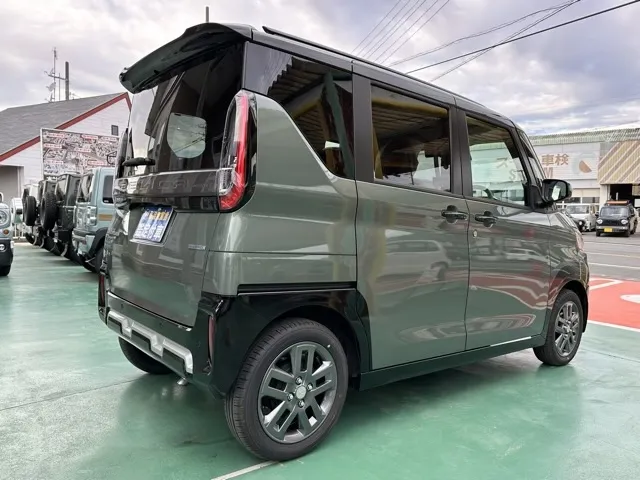 デリカミニ(三菱)Tプレミアム ４WD届出済未使用車 13