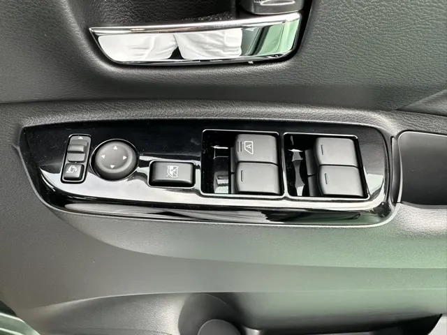 デリカミニ(三菱)Tプレミアム ４WD届出済未使用車 15