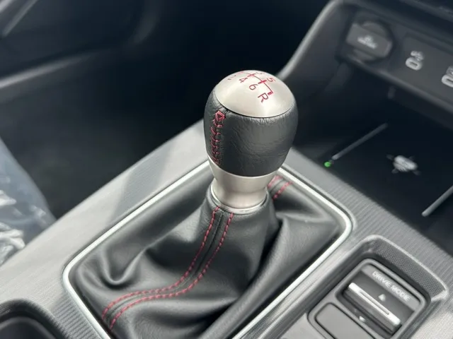 シビック(ホンダ)RS 6MT登録済未使用車 16