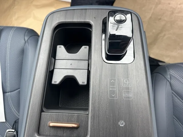 アリア(ニッサン)B9 e-4ORCE リミテッド登録済未使用車 16