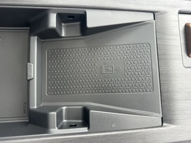 アリア(ニッサン)B9 e-4ORCE リミテッド登録済未使用車 17