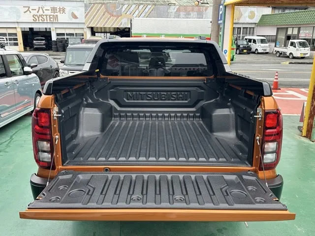 トライトン(三菱)GSRディーラ-試乗車 10