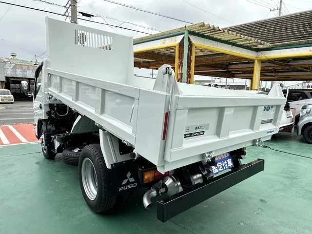 キャンター(三菱)全低床キョウカダンプ ３ｔレンタ登録済未使用車 2