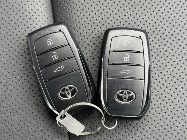 プリウス(トヨタ)Z中古車 28