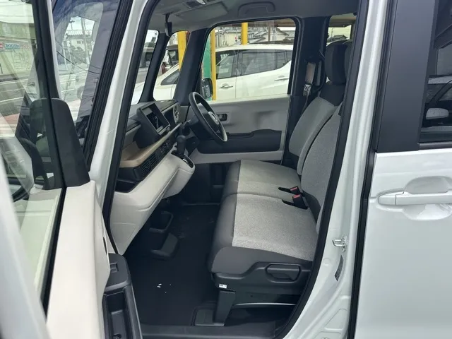 N-BOX(ホンダ)N-BOX コンフォートＰ届出済未使用車 3