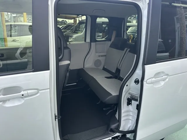 N-BOX(ホンダ)N-BOX コンフォートＰ届出済未使用車 4