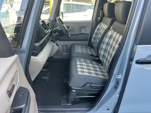 N-BOX(ホンダ)JOY 4WD届出済未使用車 3