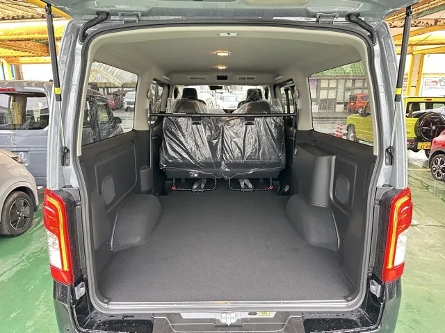キャラバン(ニッサン)ディーゼル ロング オーテックラインプラスブラックP 左PSD 4WD登録済未使用車 9