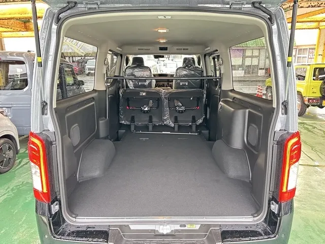 キャラバン(ニッサン)ディーゼル ロング オーテックラインプラスブラックP 左PSD 4WD登録済未使用車 10