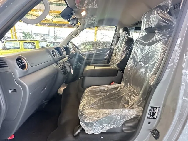 キャラバン(ニッサン)ディーゼル ロング オーテックラインプラスブラックP 左PSD 4WD登録済未使用車 3