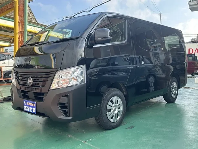 キャラバン(ニッサン)ディーゼル ロング プレミアムGX アウトドアブラックED 4WD登録済未使用車 1