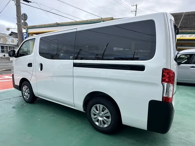 キャラバン(ニッサン)ディーゼル ロング プレミアムGX アウトドアブラックED 4WD登録済未使用車 2