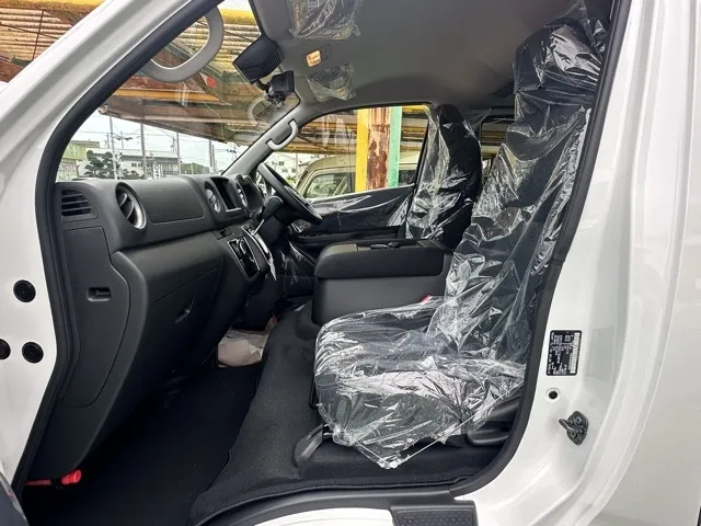 キャラバン(ニッサン)ディーゼル ロング プレミアムGX アウトドアブラックED 4WD登録済未使用車 3