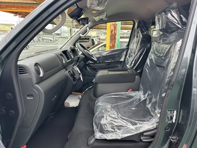 キャラバン(ニッサン)ディーゼル ロング プレミアムGX アウトドアブラックED 4WD登録済未使用車 3