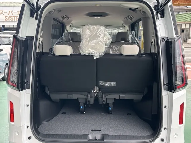 セレナ(ニッサン)eパワーXV アラウンドビュー ホットプラス登録済未使用車 12