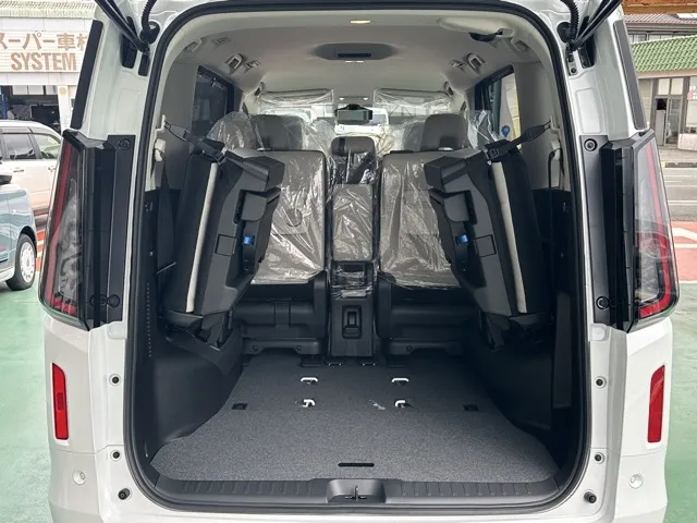 セレナ(ニッサン)eパワーXV アラウンドビュー ホットプラス登録済未使用車 13