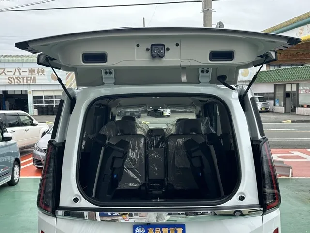 セレナ(ニッサン)eパワーXV アラウンドビュー ホットプラス登録済未使用車 14