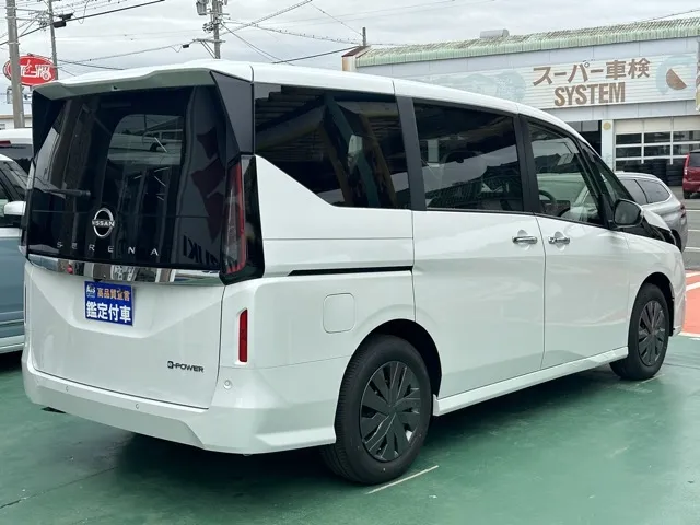 セレナ(ニッサン)eパワーXV アラウンドビュー ホットプラス登録済未使用車 15