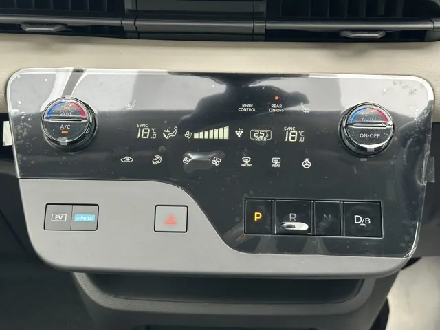 セレナ(ニッサン)eパワーXV アラウンドビュー ホットプラス登録済未使用車 21