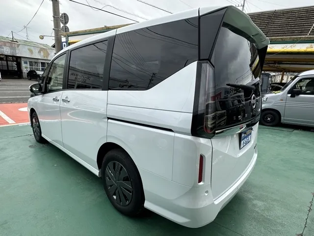 セレナ(ニッサン)eパワーXV アラウンドビュー ホットプラス登録済未使用車 2