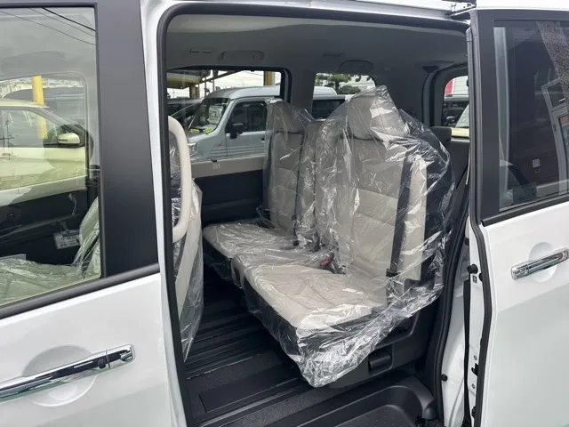 セレナ(ニッサン)eパワーXV アラウンドビュー ホットプラス登録済未使用車 4