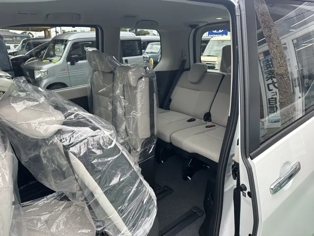 セレナ(ニッサン)eパワーXV アラウンドビュー ホットプラス登録済未使用車 5