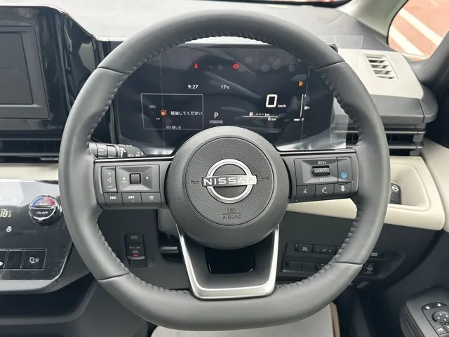 セレナ(ニッサン)eパワーXV アラウンドビュー ホットプラス登録済未使用車 8
