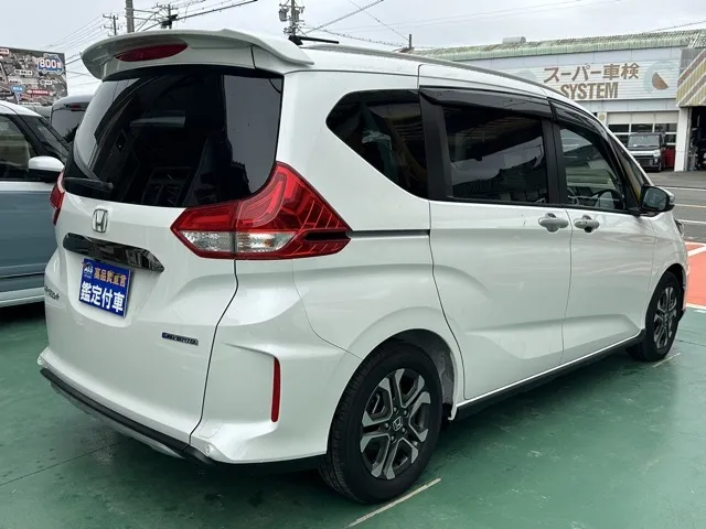 フリード(ホンダ)ハイブリッド クロスター中古車 12