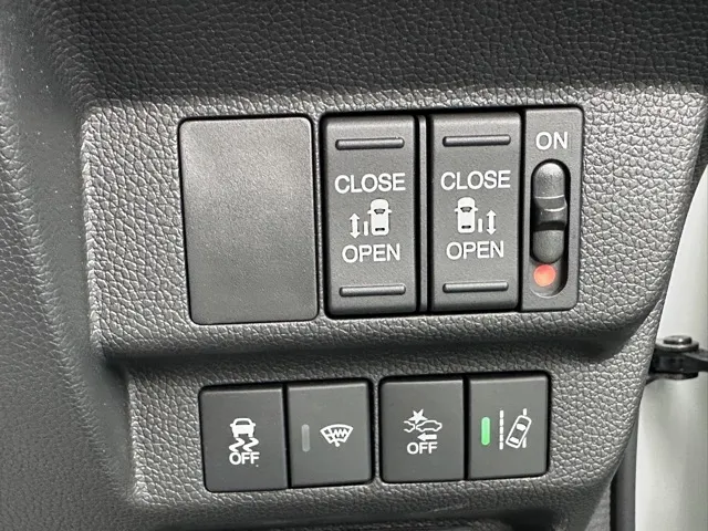 フリード(ホンダ)ハイブリッド クロスター中古車 15