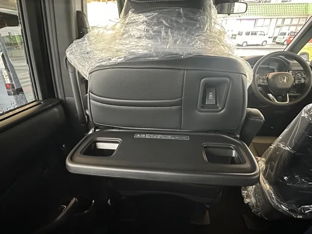 ステップワゴン(ホンダ)スパーダ 7人登録済未使用車 9