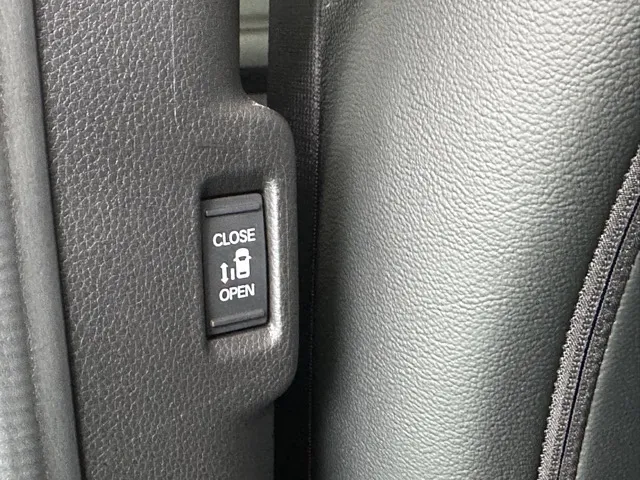 ステップワゴン(ホンダ)スパーダ 7人登録済未使用車 11